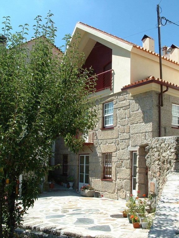 Casa Do Meio Da Vila Loriga Exteriör bild